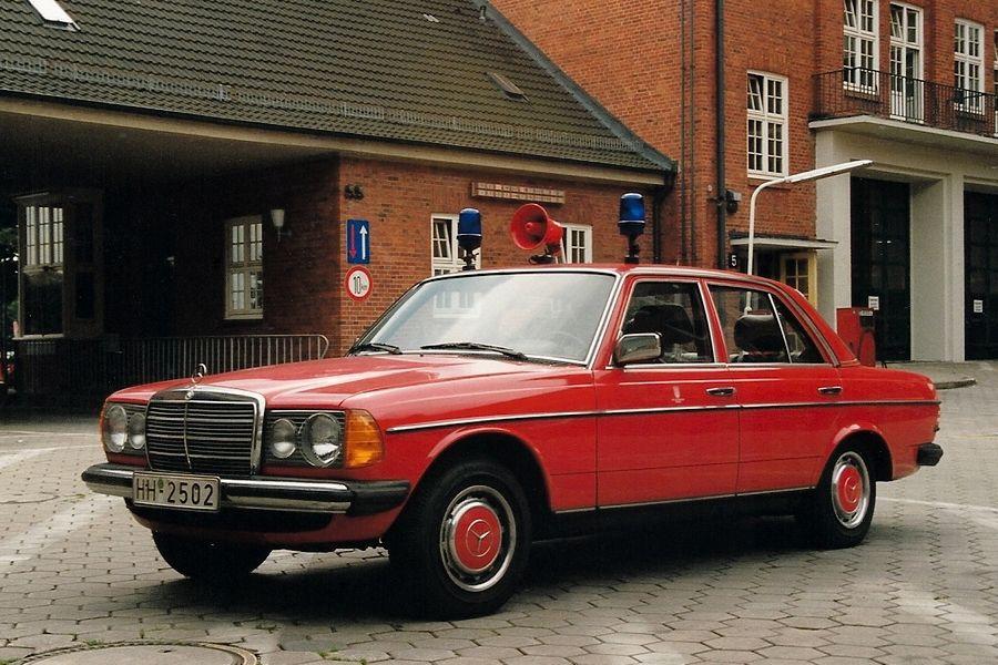  Mercedes-Benz 200 Feuerwehr Kommandowagen 1982 года  (фото 2 из 4)
